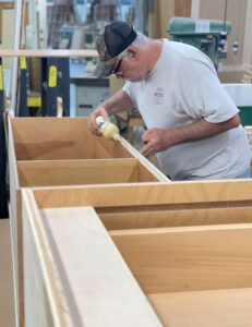 Assembling cabinets